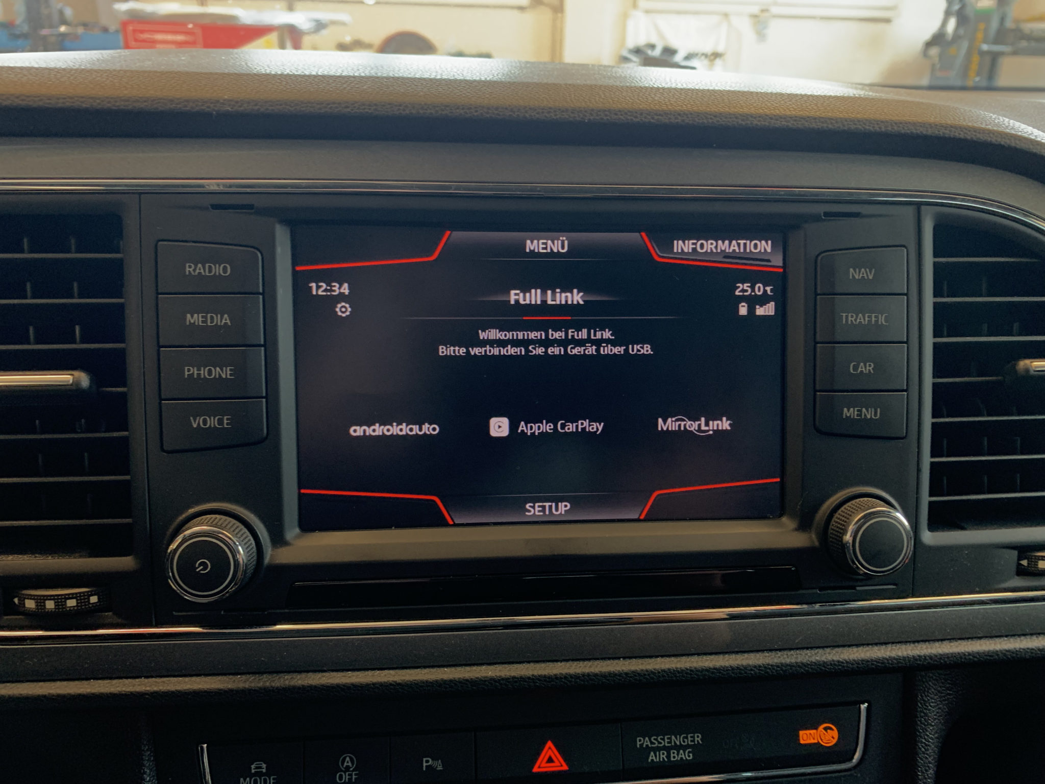 Seat Leon (5F) MIB2 Retrofit fahrzeugcodierung.ch